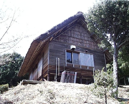 高床式住居（トイレ・シャワー付）